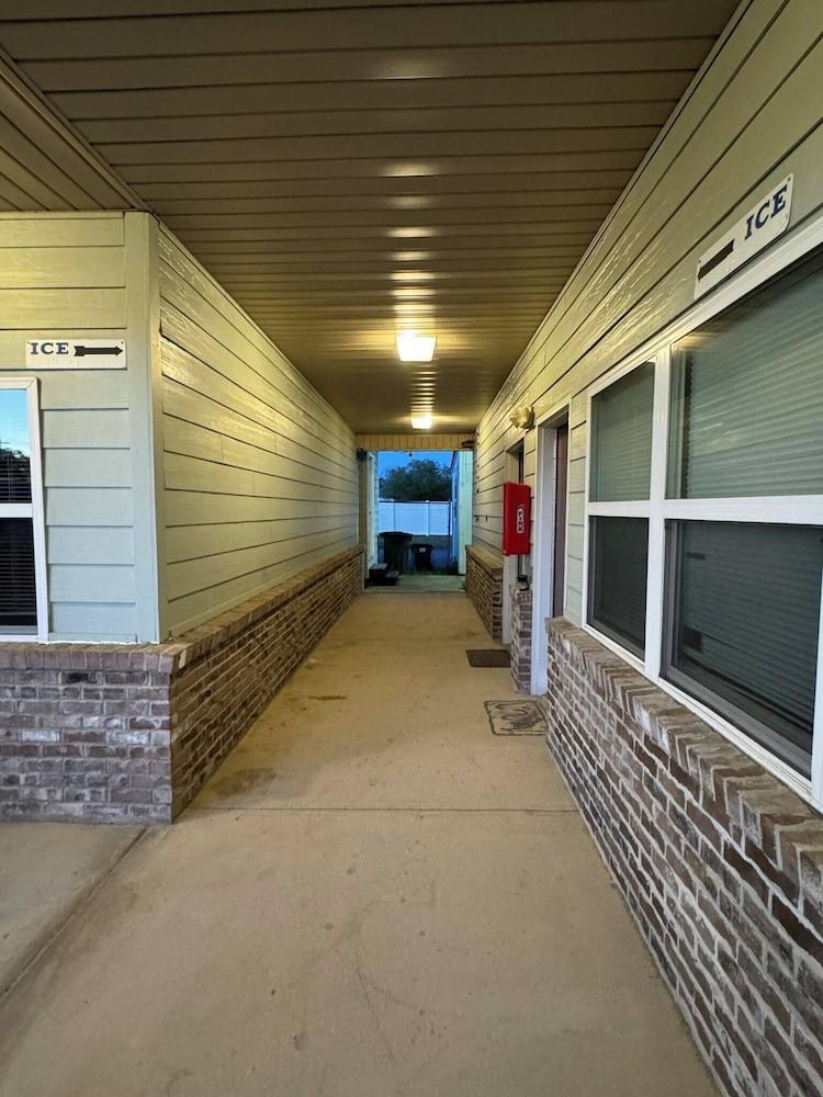 Weiss Lake Lodge photo 22