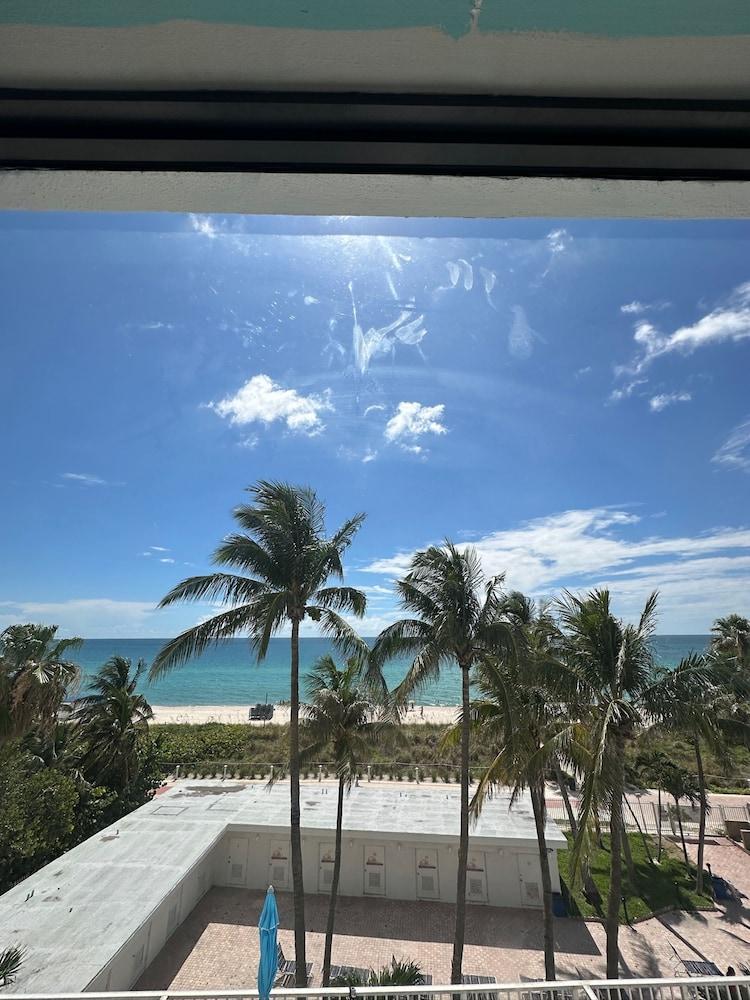 Casablanca Miami Beach photo 25