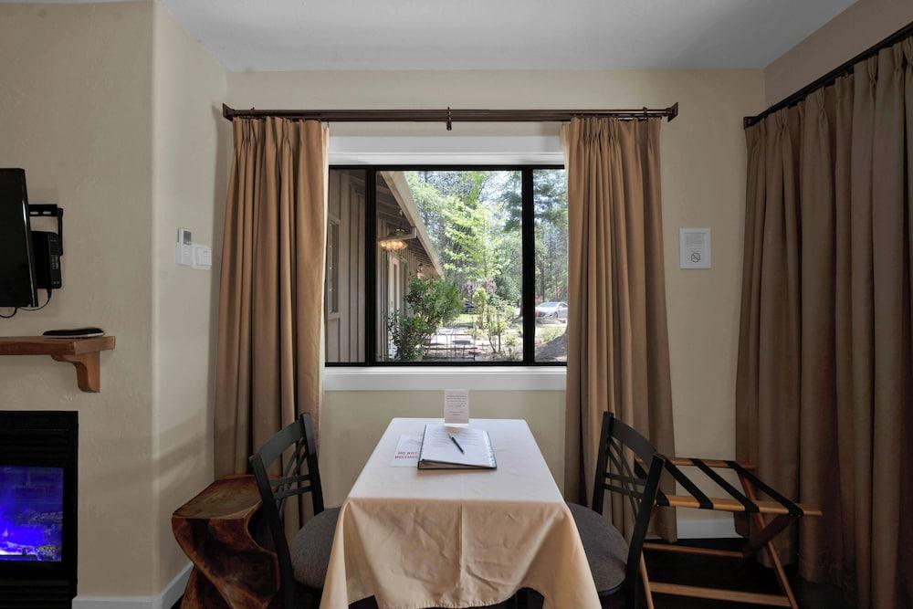 The Inn at Shasta Lake photo 75