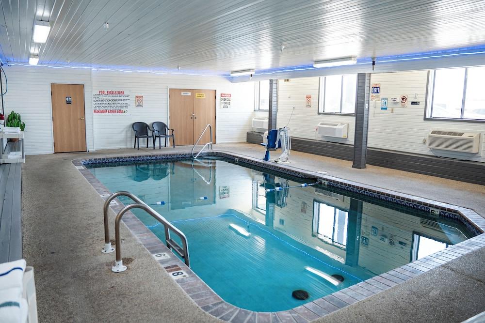 Victorian Inn & Suites photo 42