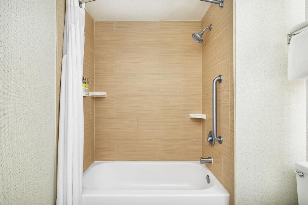 Holiday Inn Express & Suites Jacksonville SE- Med Ctr Area by IHG photo 27