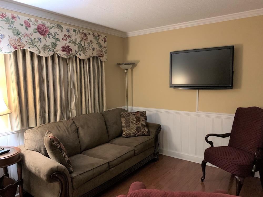 Oak Square Rentals photo 76