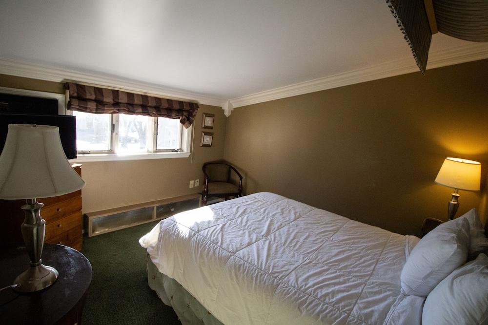Delamater Inn photo 80