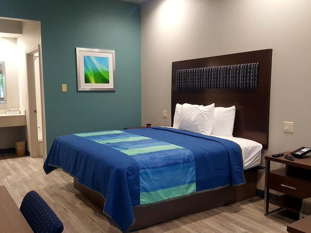 Hotel Blue - Woodlands photo 27