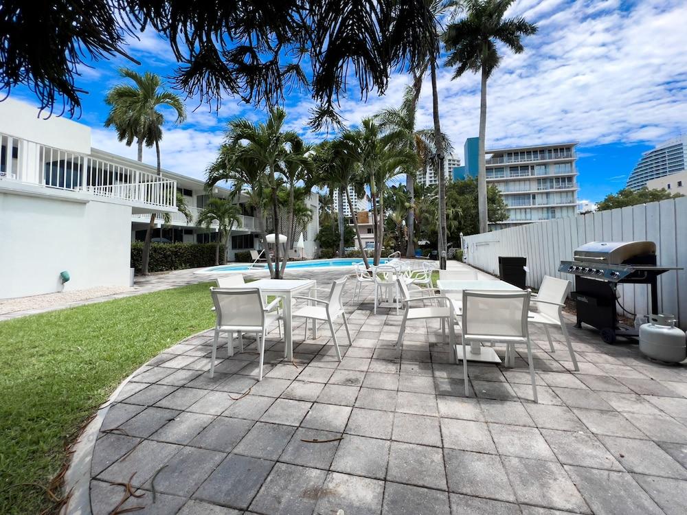 Beach Gardens A North Beach Village Resort Hotel photo 10