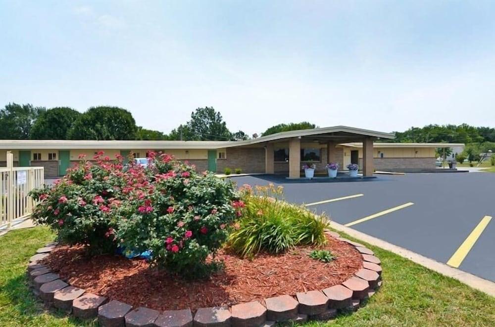 Americas Best Value Inn Iola photo 1