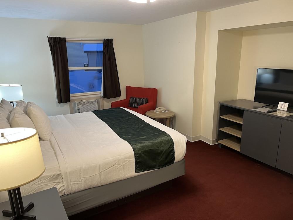 Pictured Rocks Inn & Suites photo 6