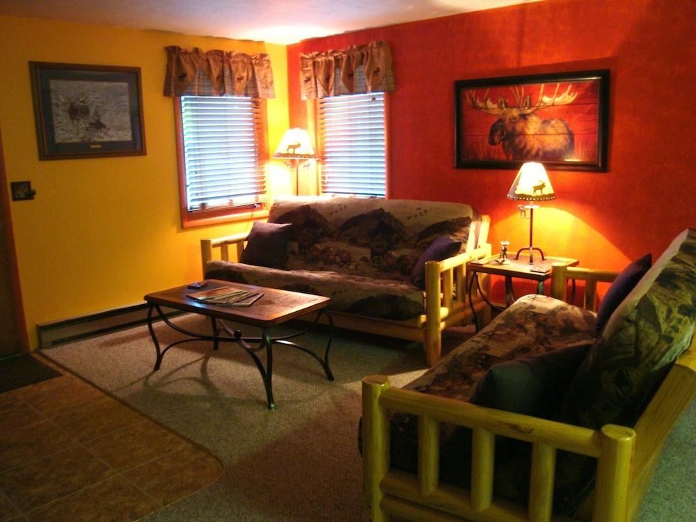 Yellowstone Wildlife Cabins photo 4