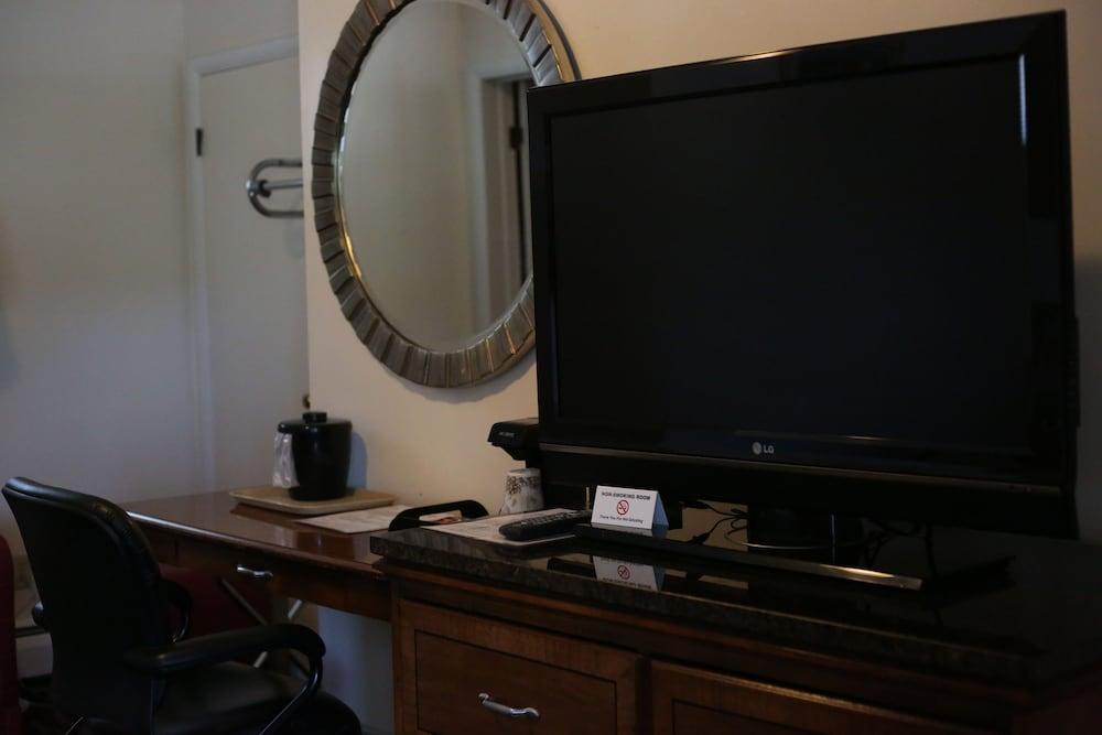 Cozy Corner Motel photo 11