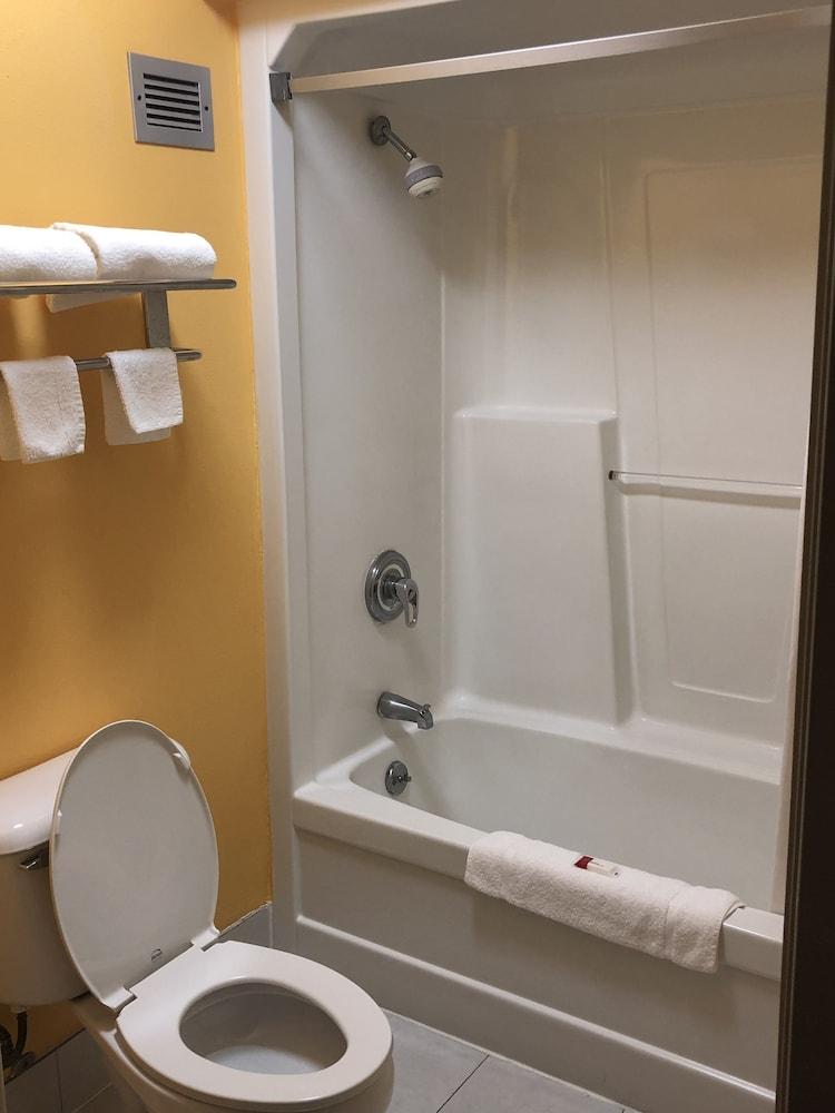 Days Inn by Wyndham Franklin photo 29