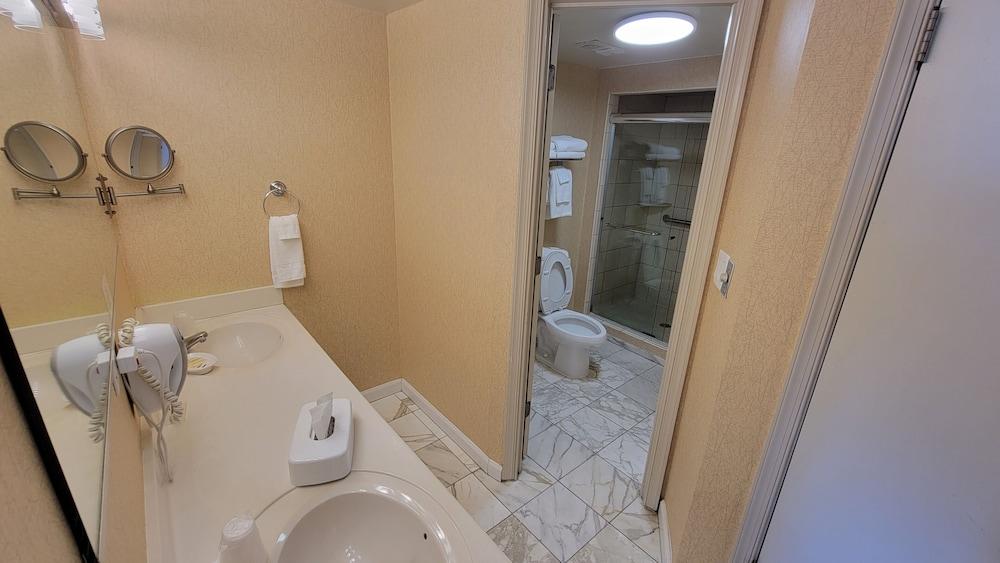 Four Sails Resort photo 34