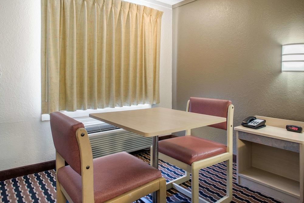 Rodeway Inn Sharonville - Cincinnati North photo 26