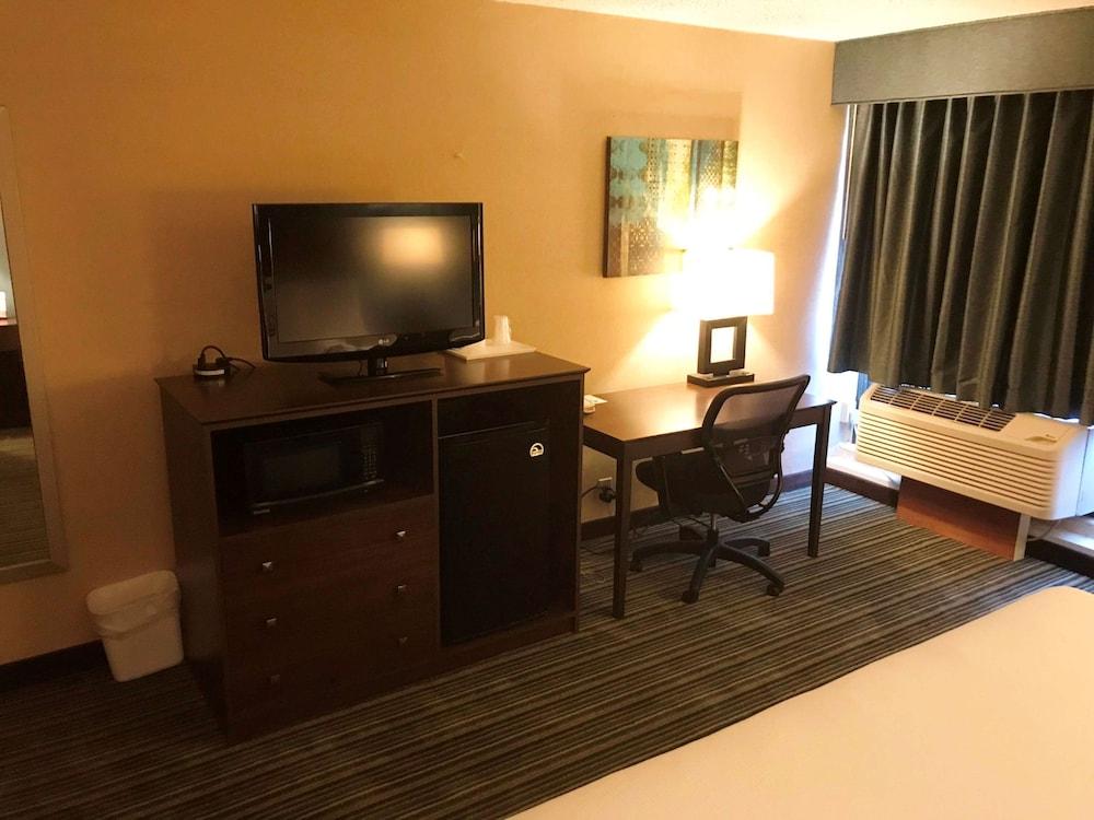 Best Western Woodhaven Inn photo 28