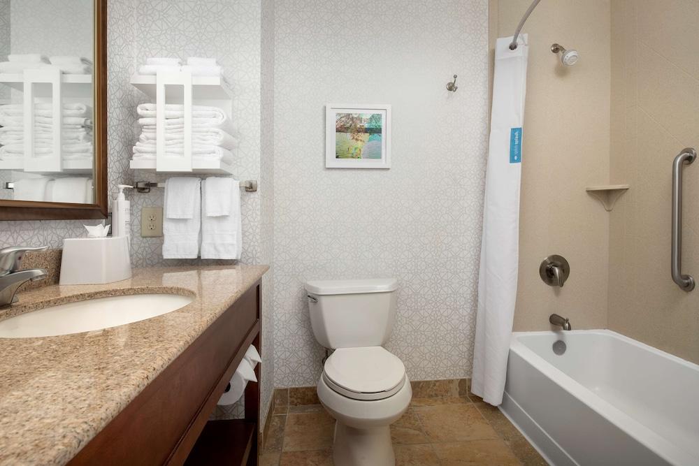 Hampton Inn & Suites Holly Springs photo 33