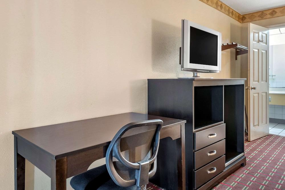 Rodeway Inn New Port Richey photo 28