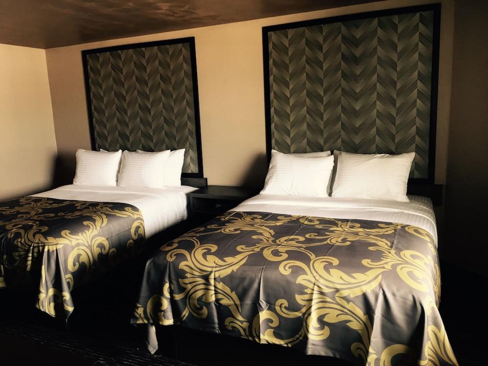 AArya Hotel By Niagara Fashion Outlets photo 5