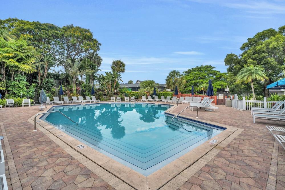 Park Shore Resort photo 20