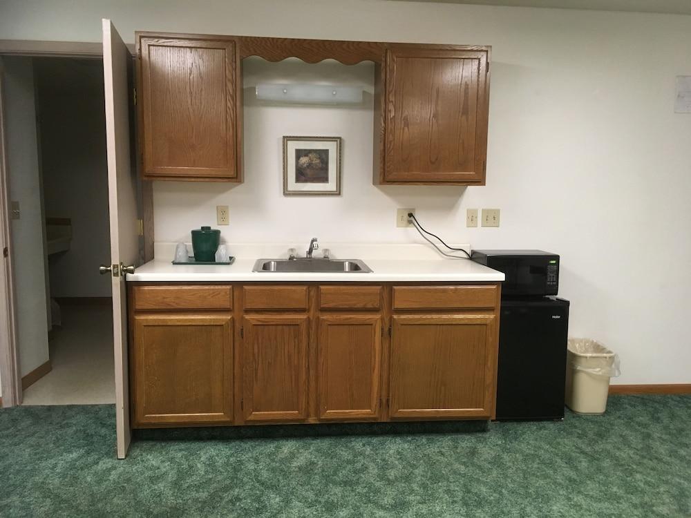 Value Host Motor Inn photo 25