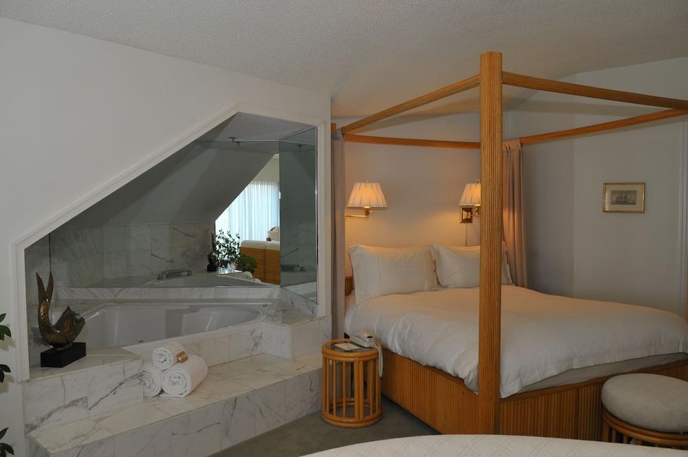 Lighthouse Club Hotel photo 5