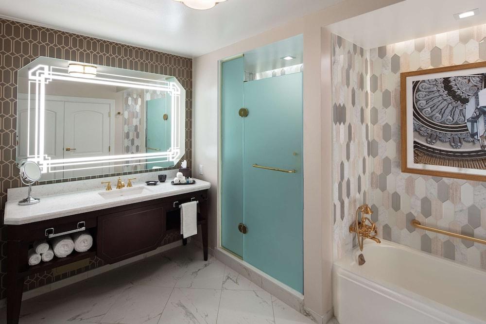 Higgins Hotel, Official Hotel of The National WWII Museum, Curio Collection by Hilton photo 52