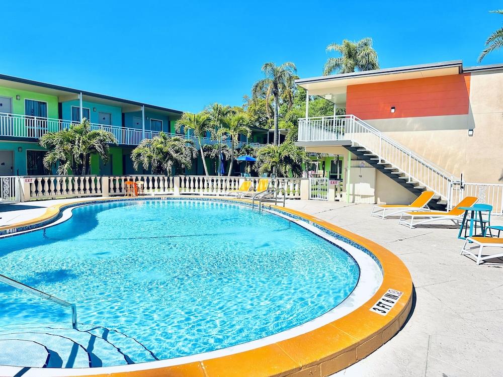 Tropical Inn & Suites photo 43