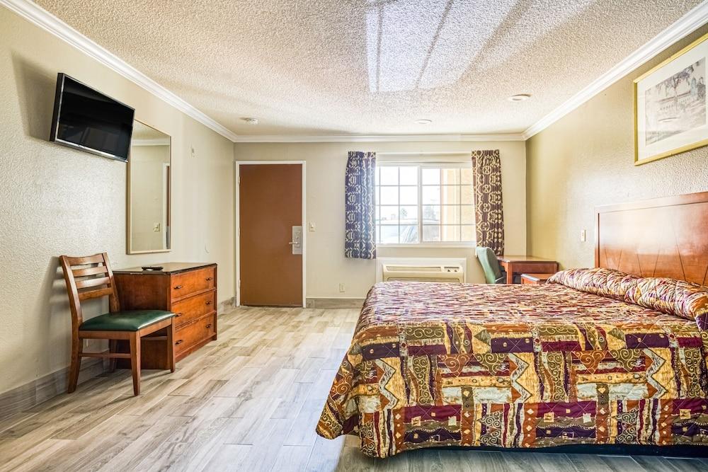 Passport Inn Whittier photo 11