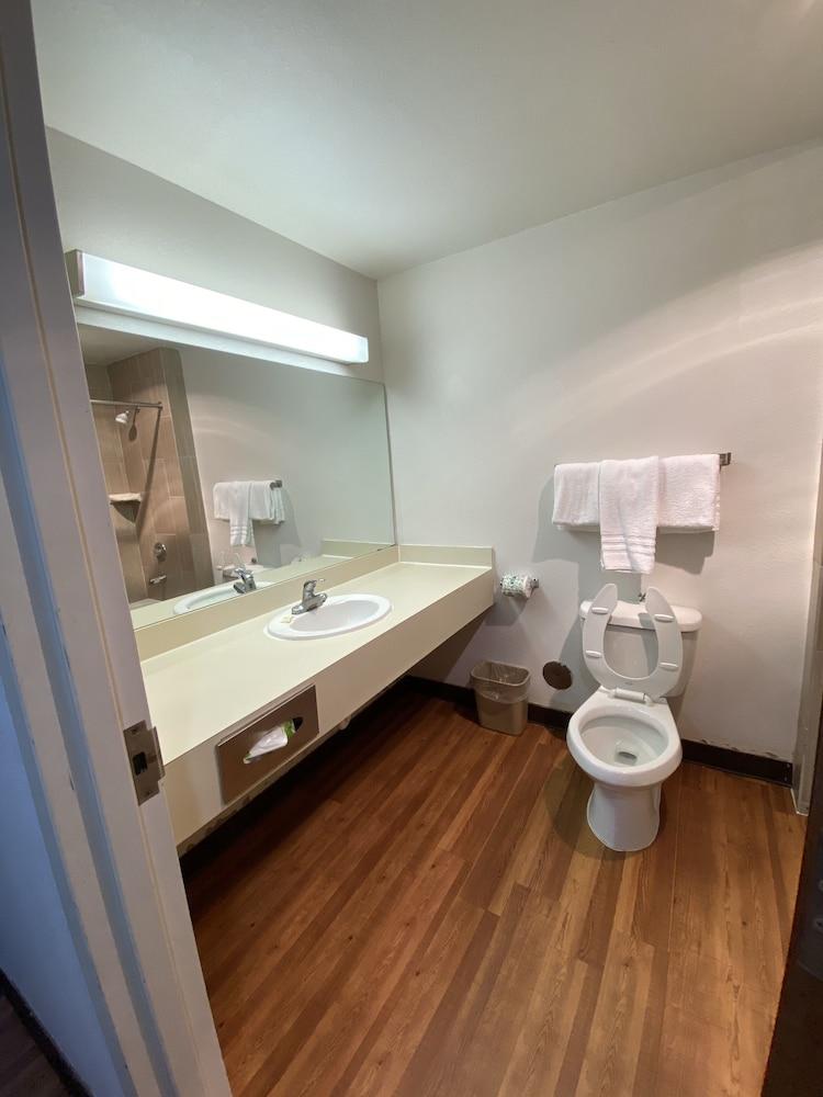 Guest House Inn photo 10