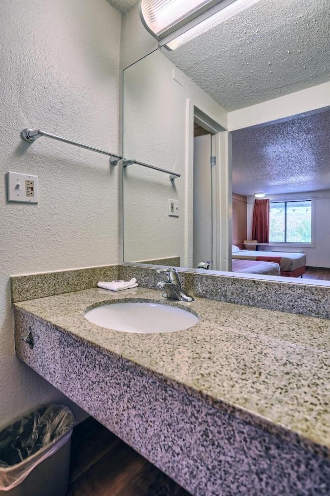 Motel 6 Hagerstown, MD photo 30