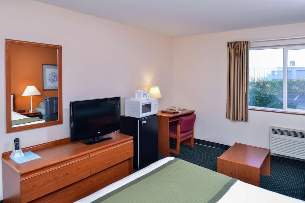 Travelodge Suites by Wyndham Newberg photo 31