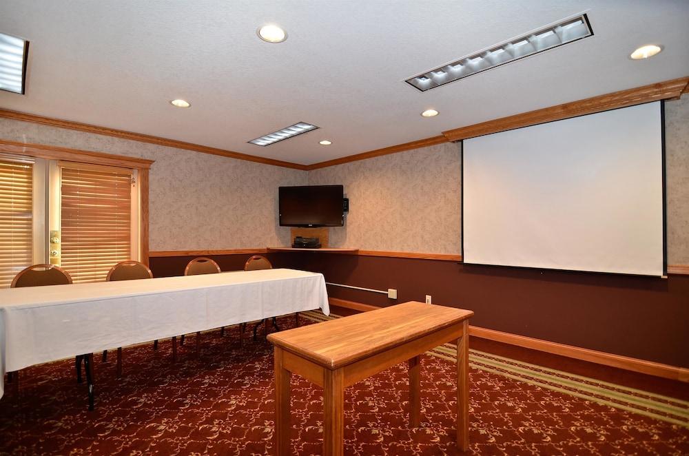 Best Western Plus University Park Inn & Suites photo 25