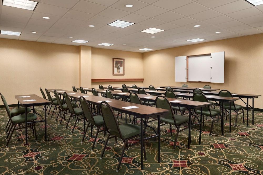 Hampton Inn Belle Vernon photo 24