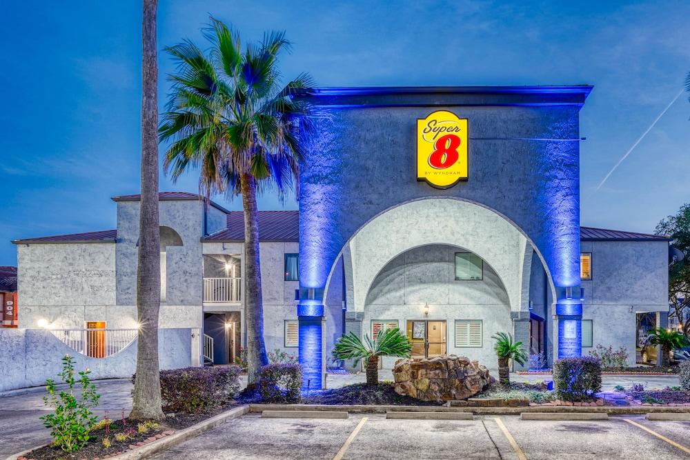Super 8 by Wyndham Houston/NASA photo 24