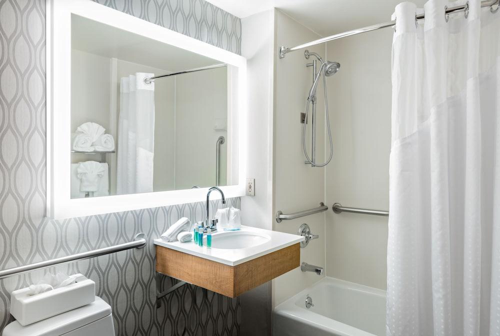 Holiday Inn Express Brooklyn, an IHG Hotel photo 14