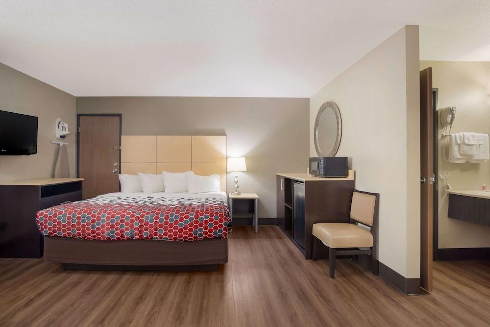 Econo Lodge Grand Forks near University photo 36