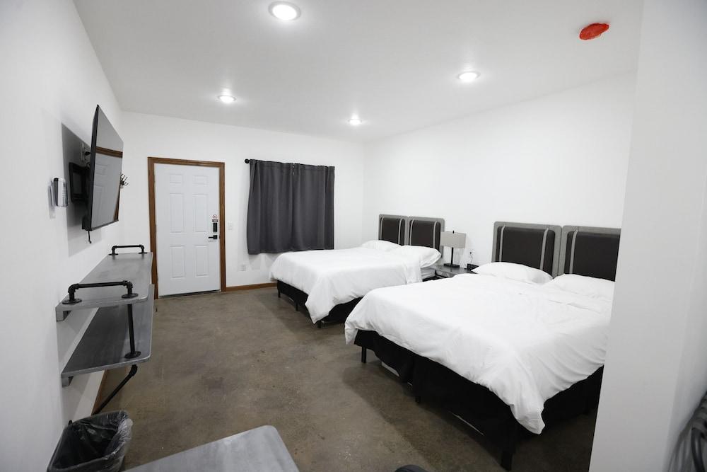 Bears Den Motel photo 9