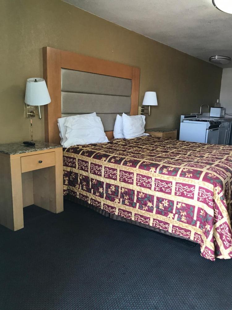 Budget Inn photo 2