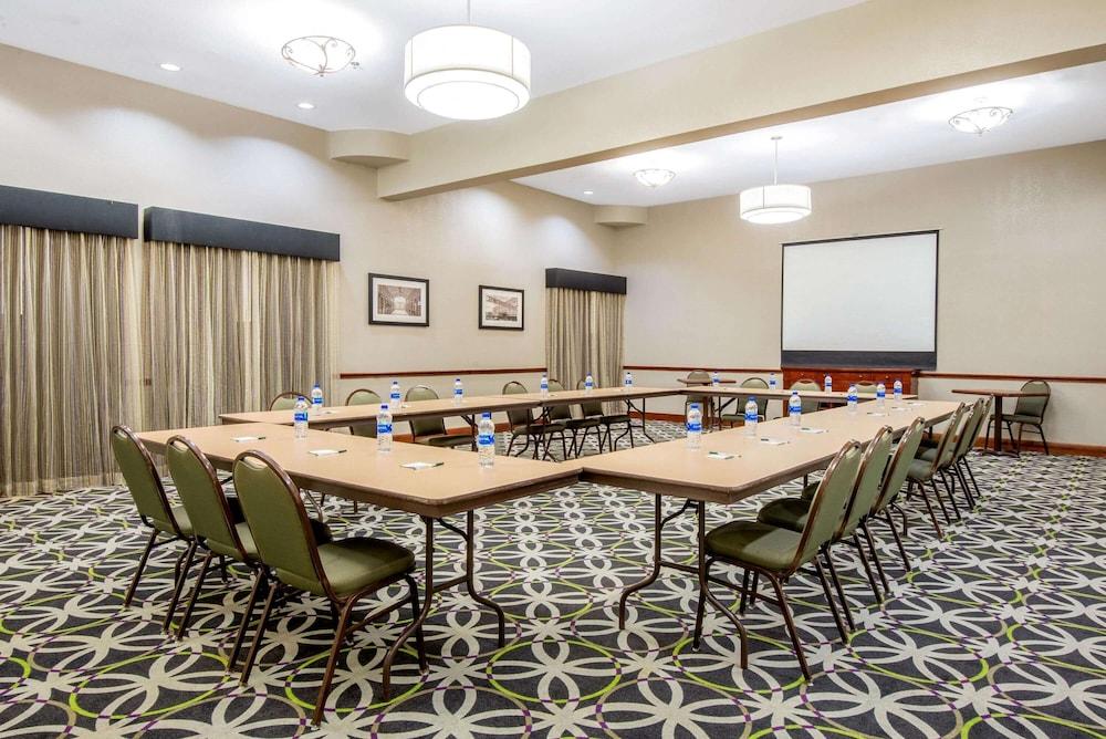 La Quinta Inn & Suites by Wyndham Gainesville photo 17