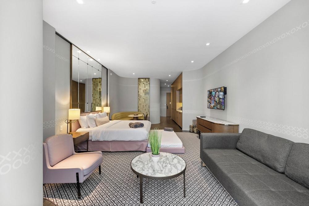 SLS Lux King Suite photo 25