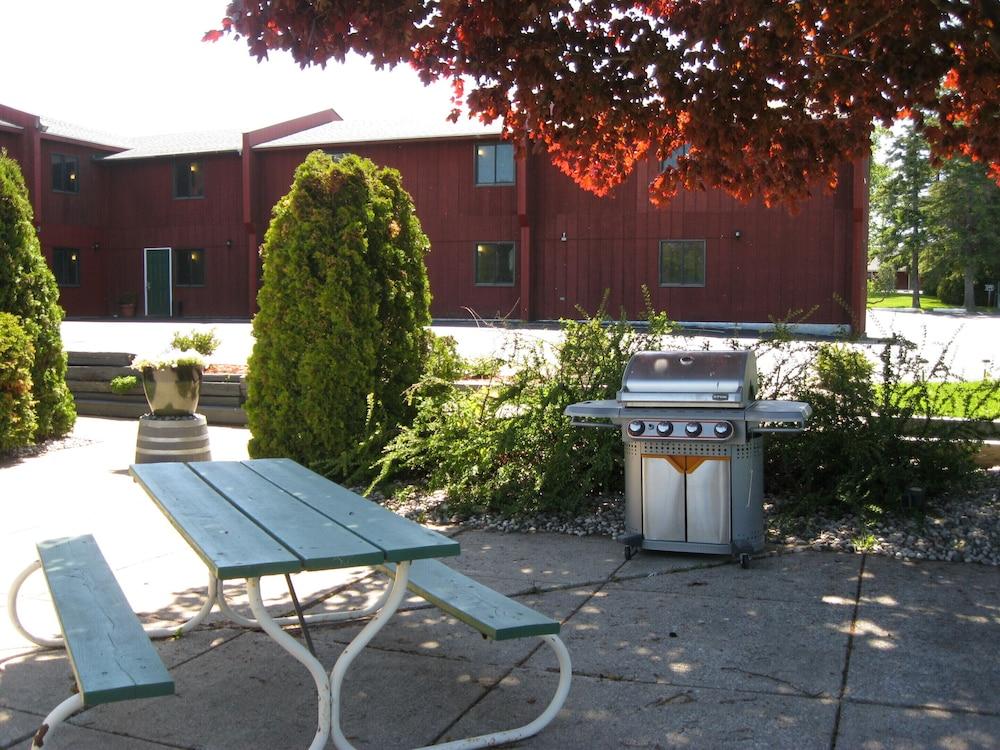 Cedar Hill Lodge photo 23