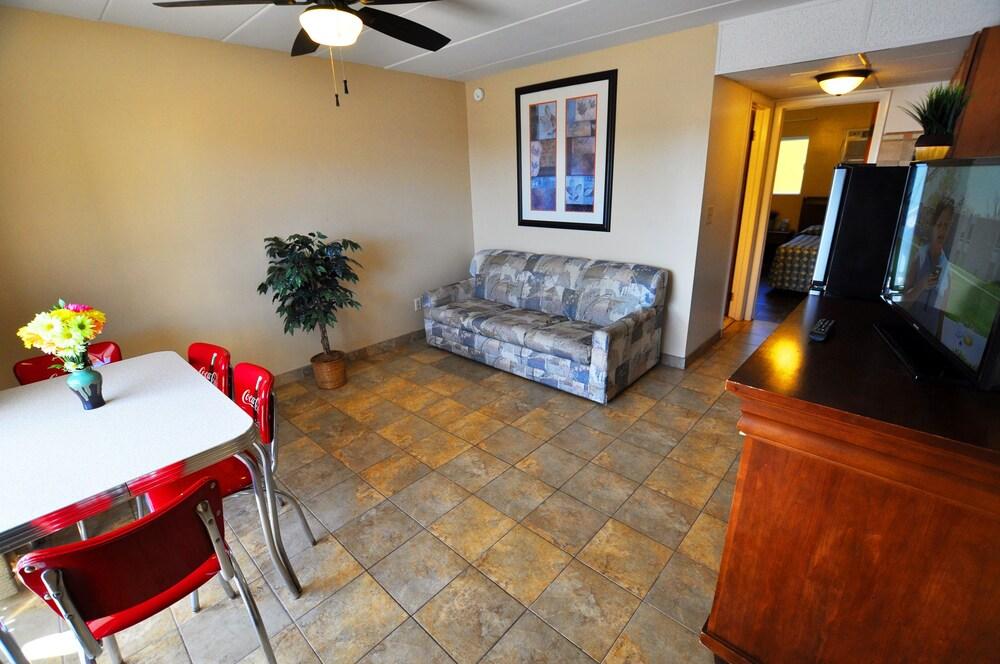 Nantucket Inn & Suites photo 16