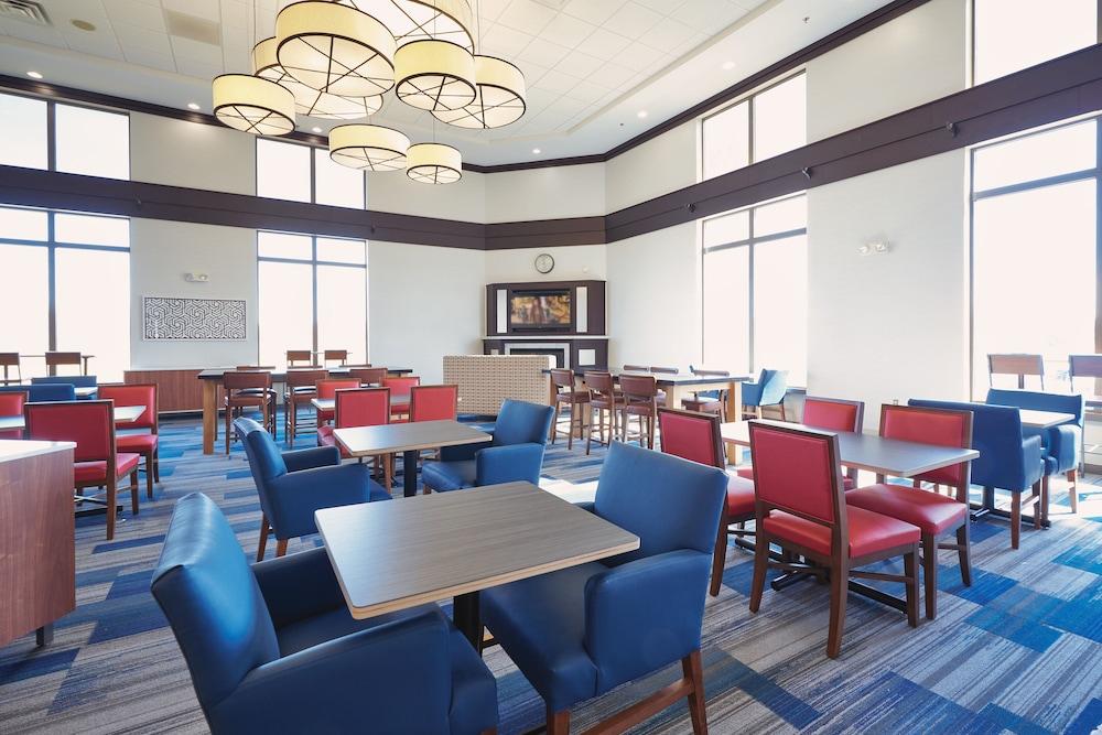 Holiday Inn Express & Suites Akron Regional Airport Area by IHG photo 58