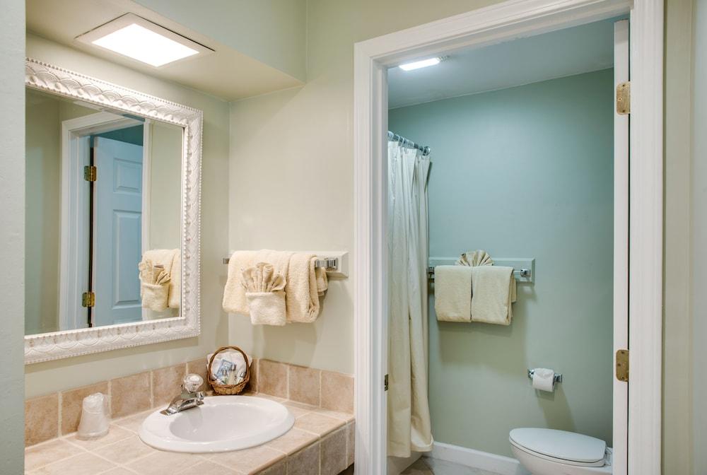 Boxwood Lodge photo 16