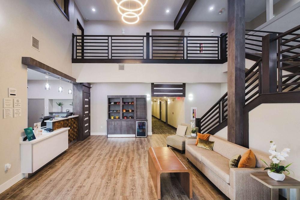 Quality Suites Houston Hobby Airport photo 7