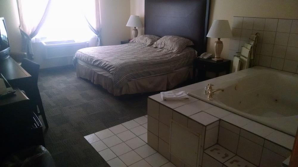 Americas Inn photo 31