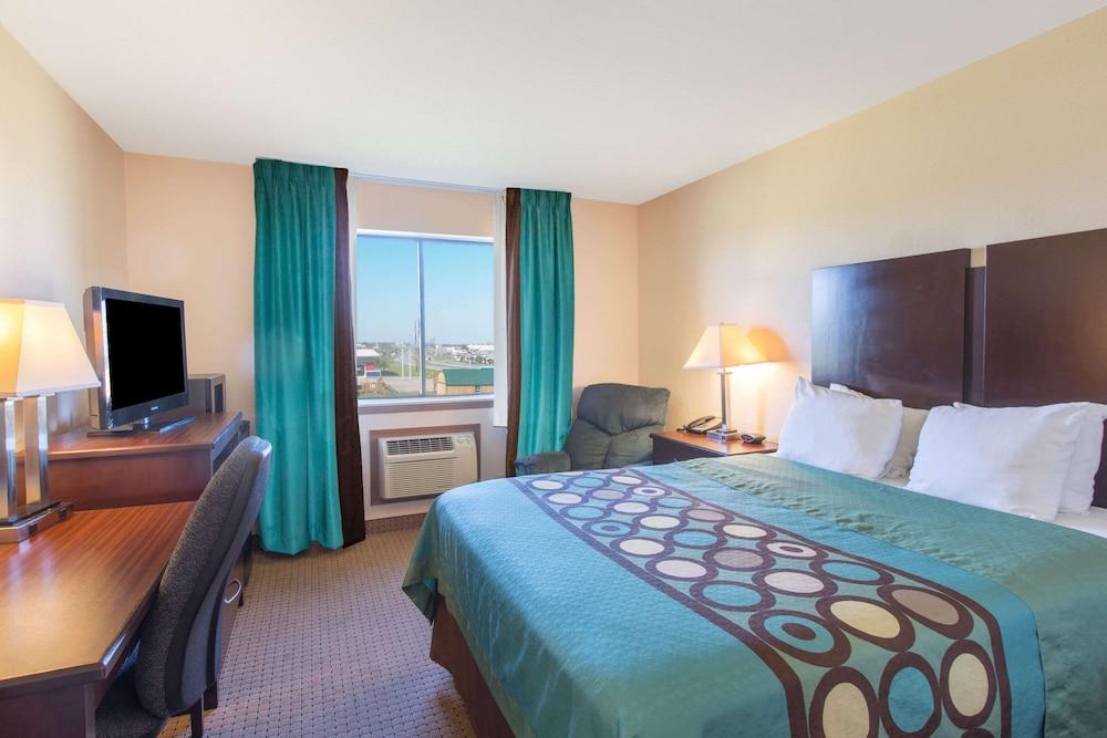 Super 8 by Wyndham Danville photo 7