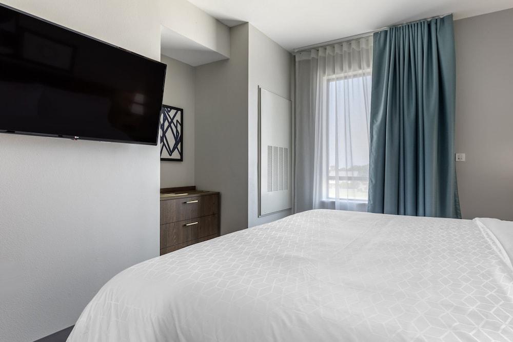 Staybridge Suites Dallas Grand Prairie by IHG photo 4