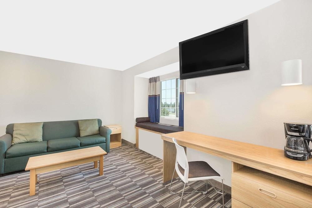 Microtel Inn & Suites by Wyndham Ames photo 13