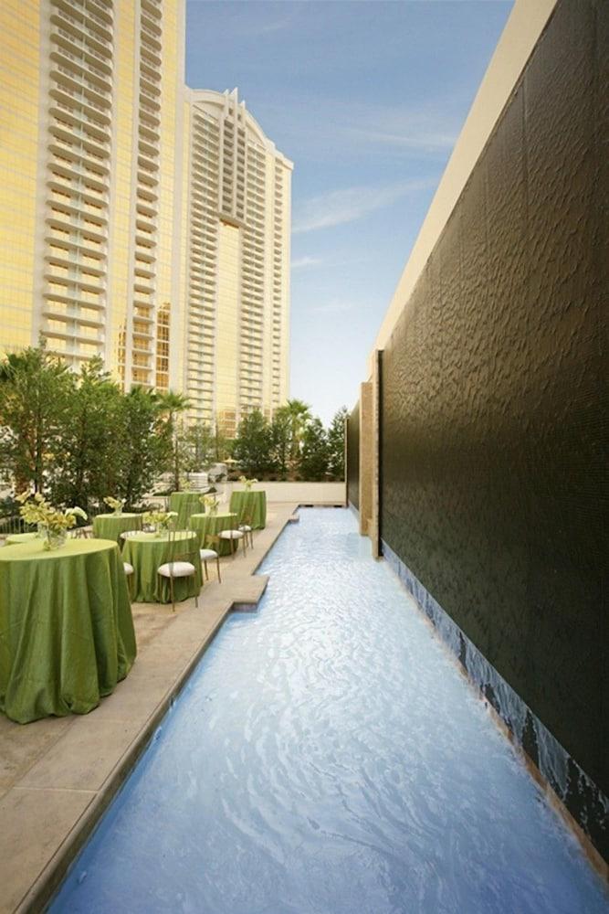Jet Luxury Resorts @ The Signature Condo Hotel photo 78