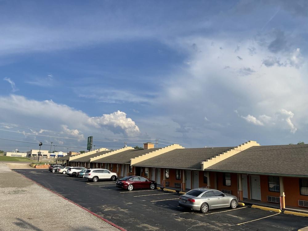 Executive Inn of Purcell photo 1