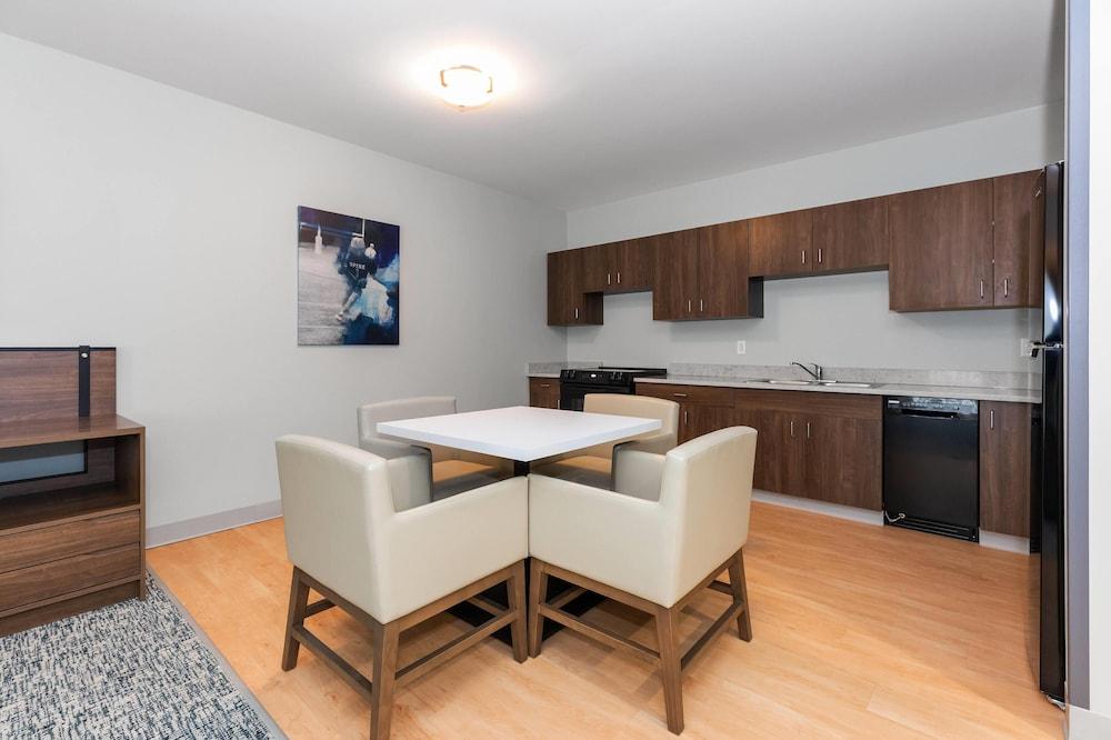Wingate by Wyndham Geneva at SPIRE Academy photo 17